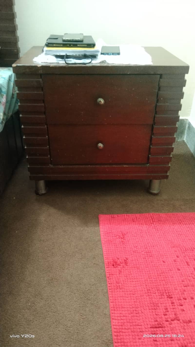 Bed with 2 side tables 2