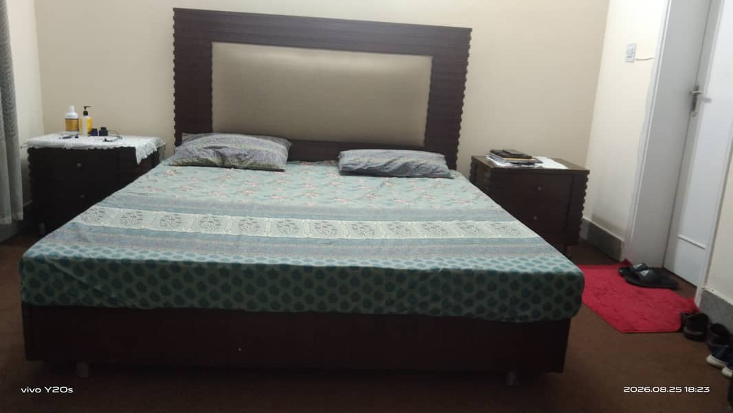 Bed with 2 side tables 5
