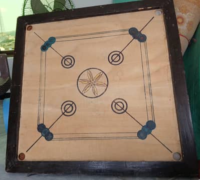 carrom board ha old used . . . . old wood used hua ha