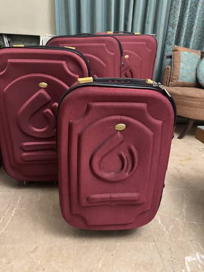 4 Piece Travel Luggage Set | 4 Wheel Spinner | Excellent Condition