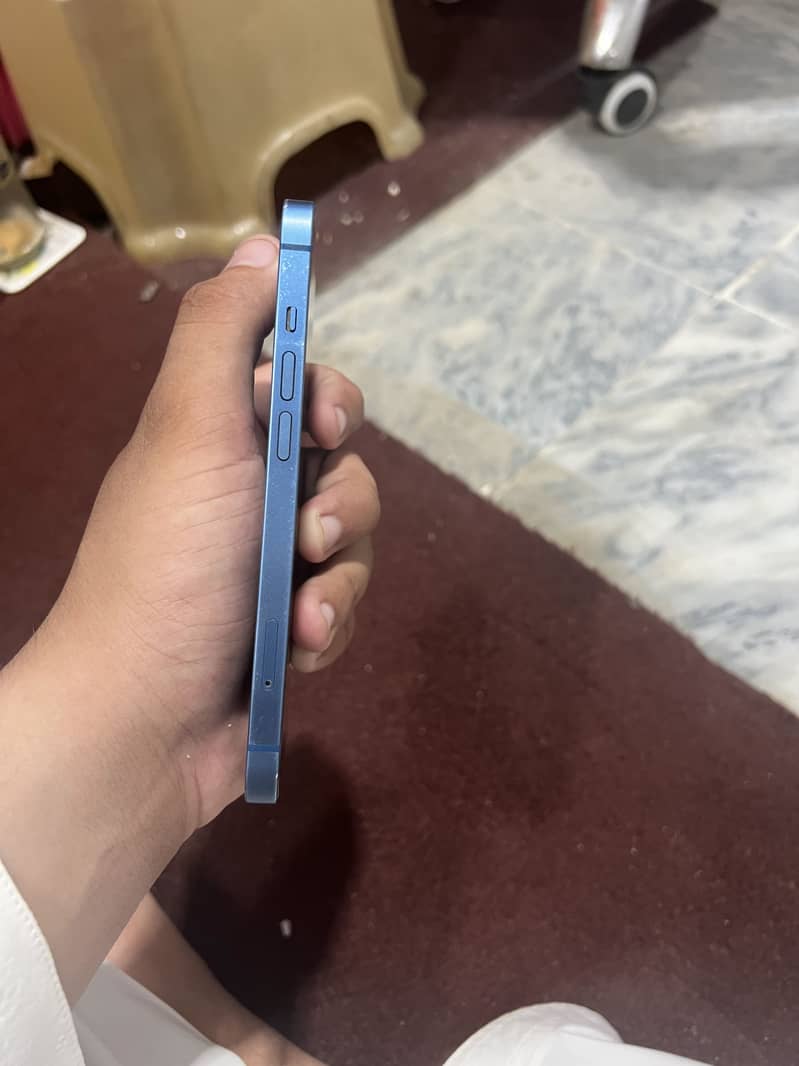 Apple iPhone 13 4