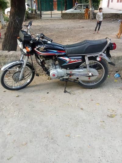 Honda 125 full genmen and in a very good condition