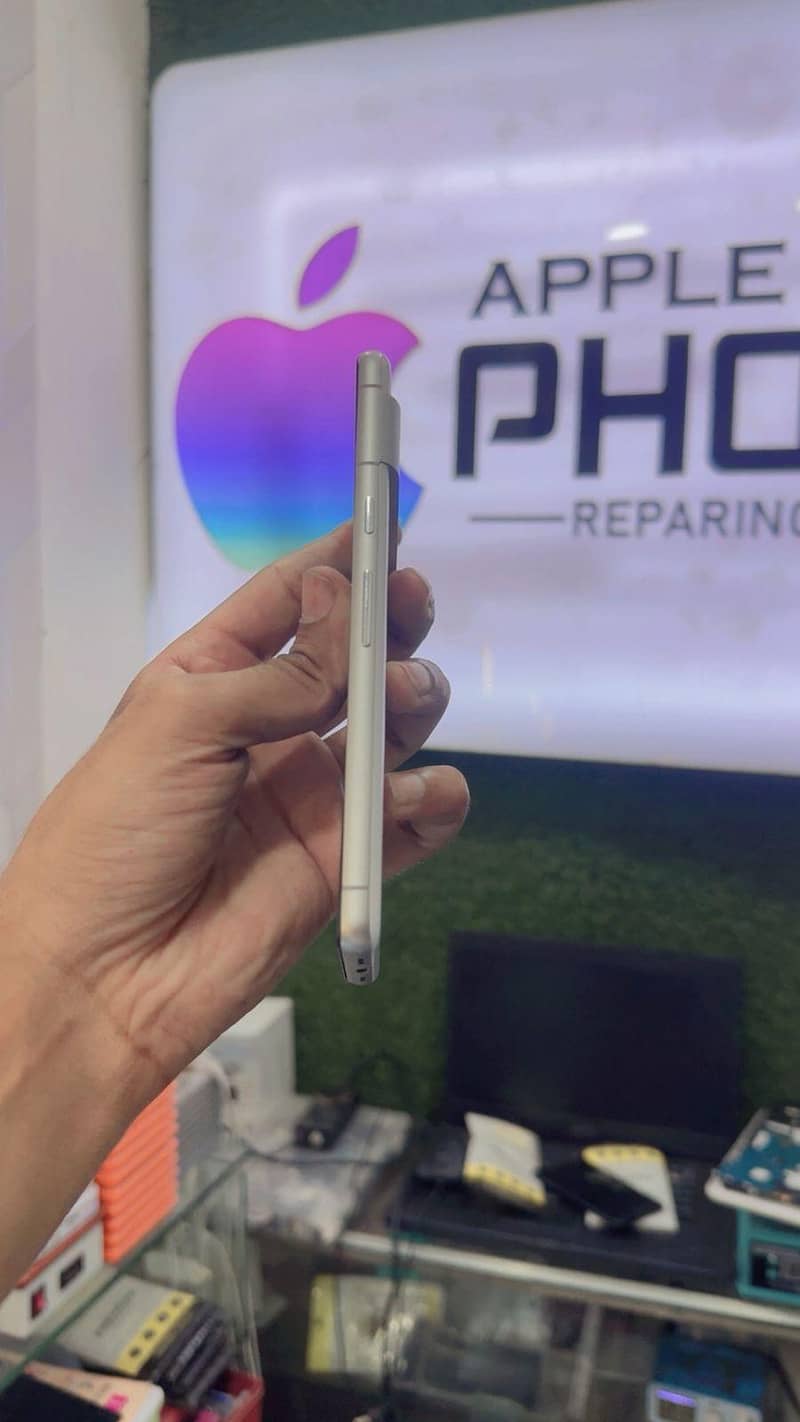 Google Pixel 7 4