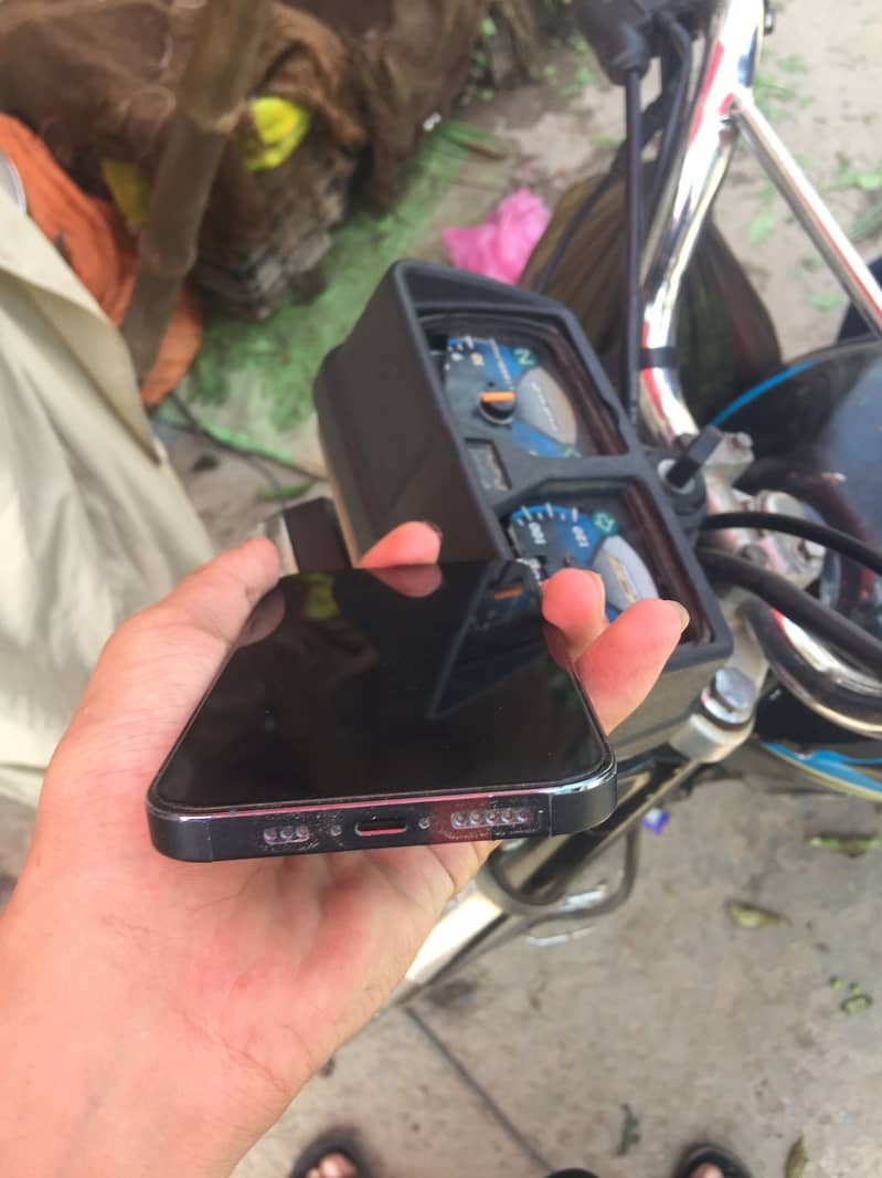 Apple iPhone 13 Pro 1
