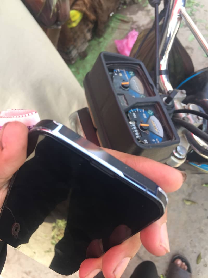 Apple iPhone 13 Pro 4