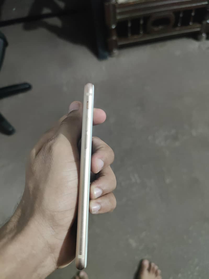 Apple iPhone 8 4
