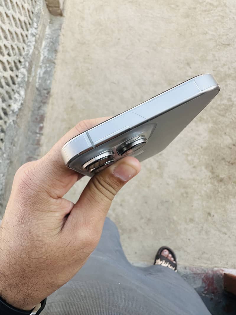 Apple iPhone 16 Pro Max 5