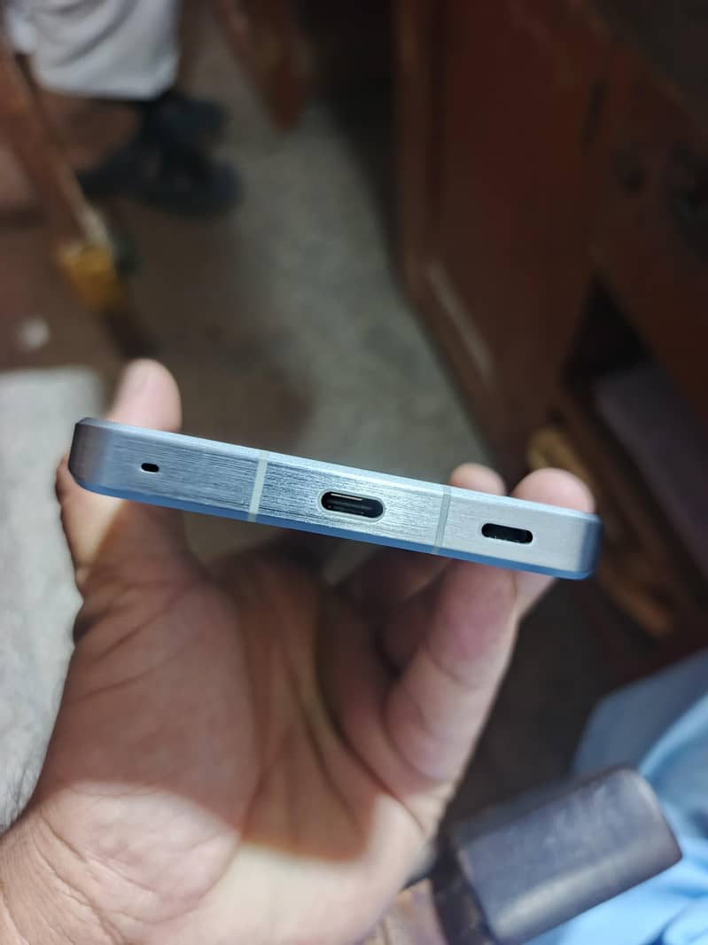 sharp Aqous r 7 2