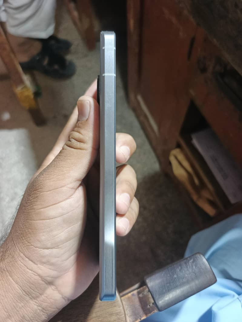 sharp Aqous r 7 5