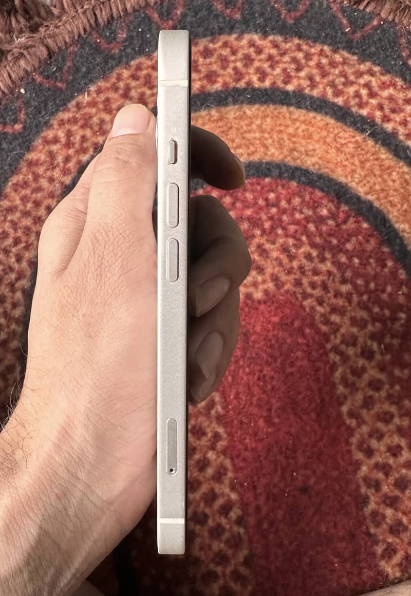 Apple iPhone 13 1