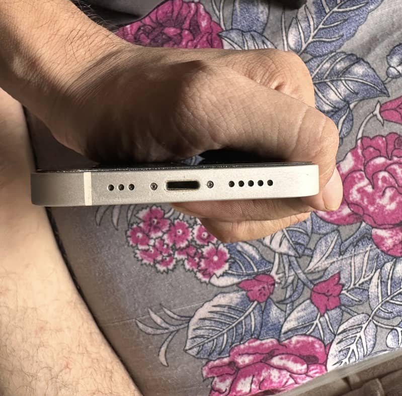 Apple iPhone 13 2