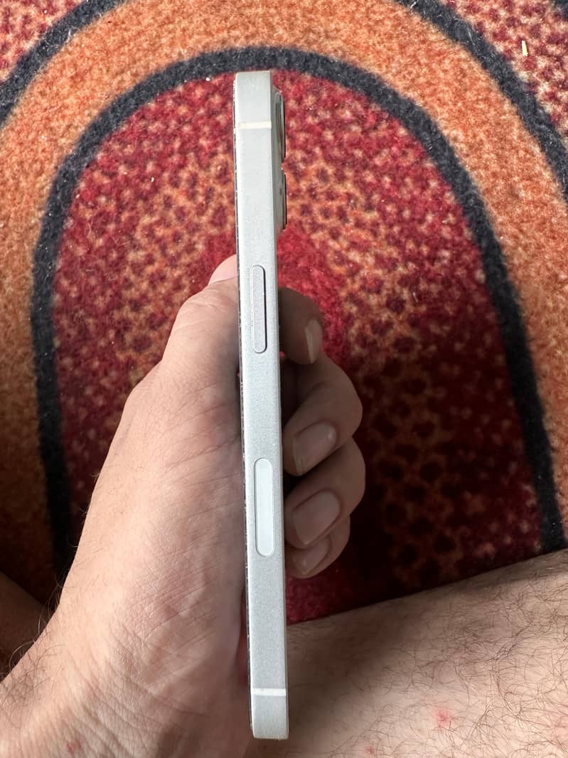 Apple iPhone 13 4