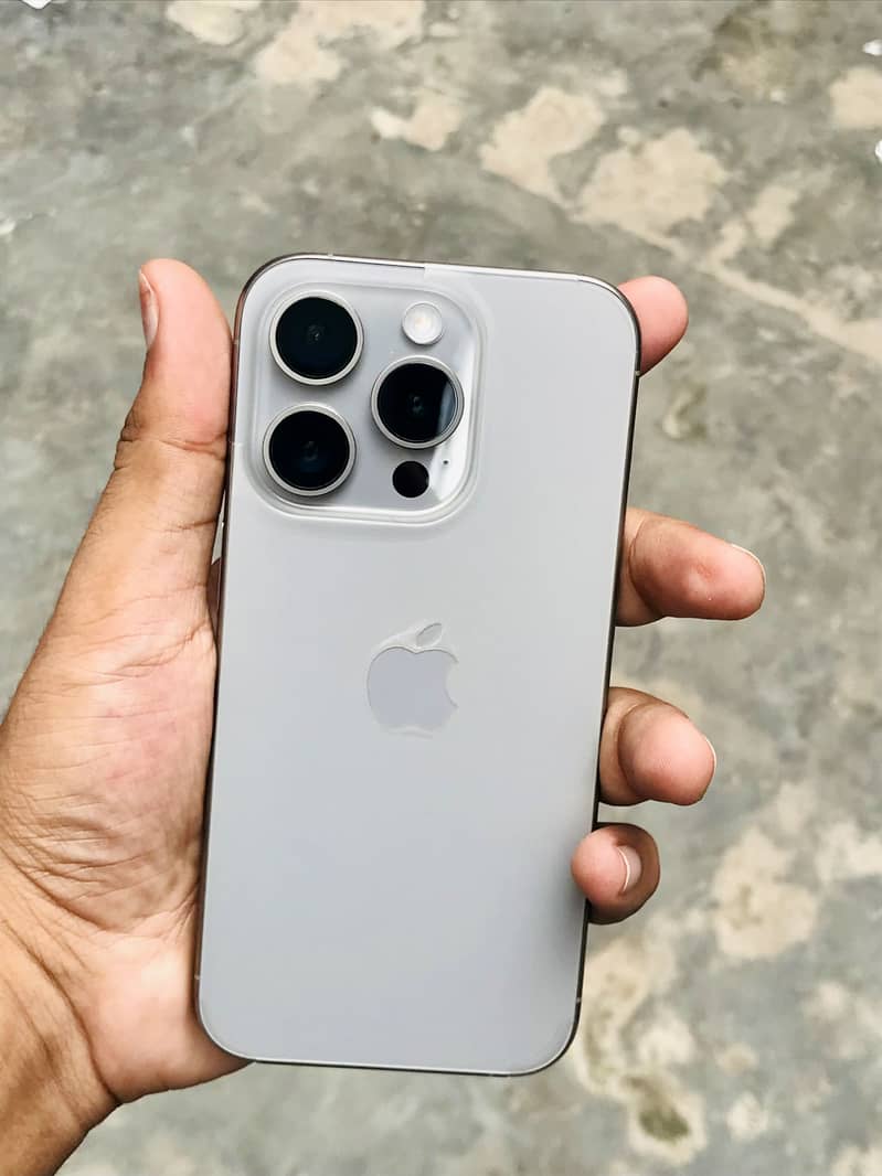 Apple iPhone 15 Pro 1