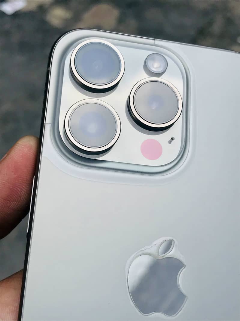 Apple iPhone 15 Pro 2