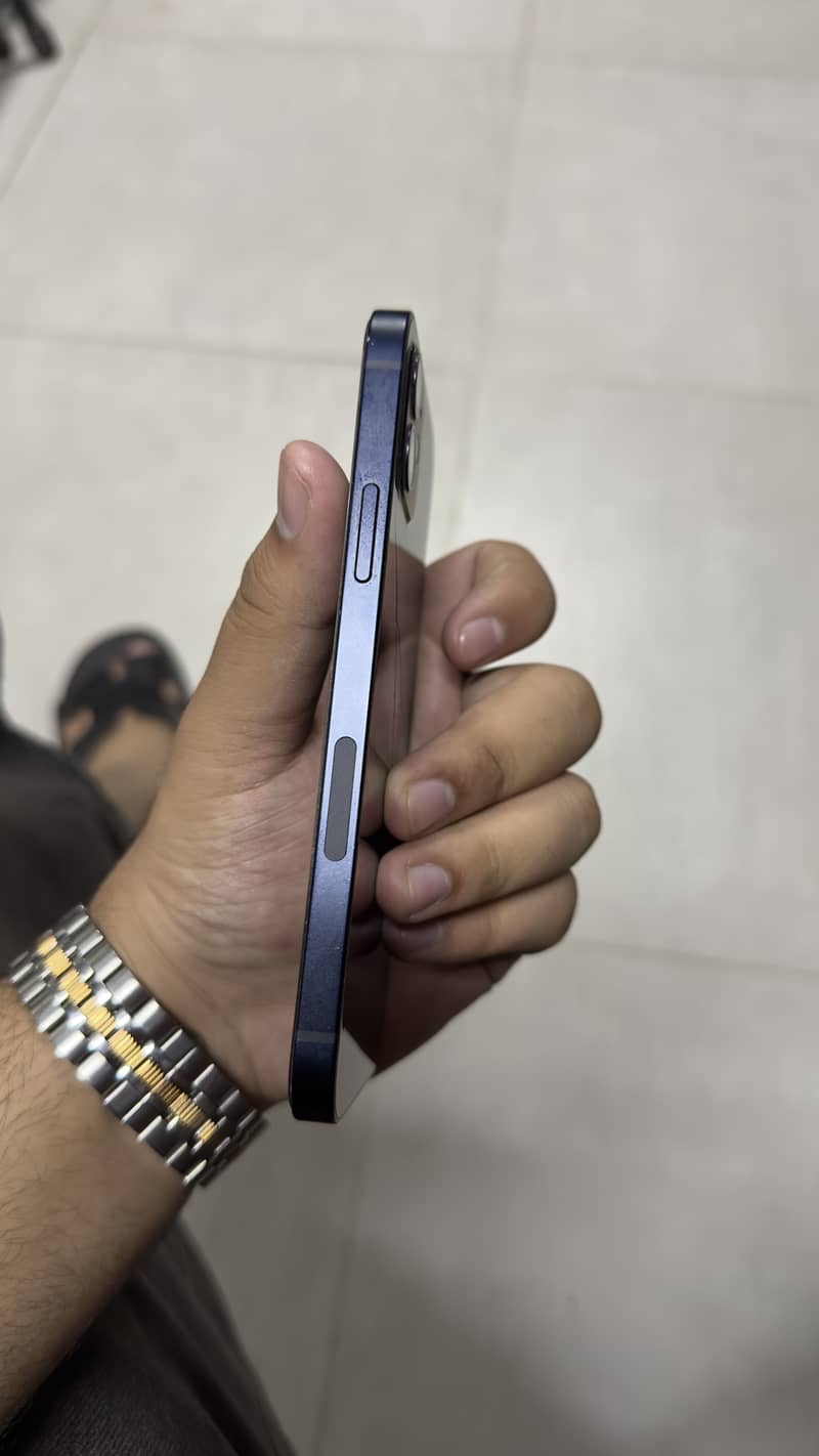 Apple iPhone 12 3