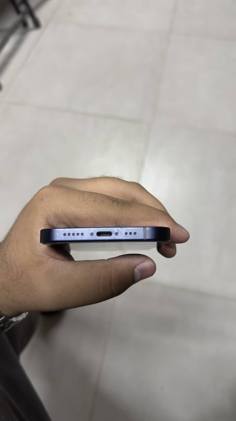 Apple iPhone 12 4