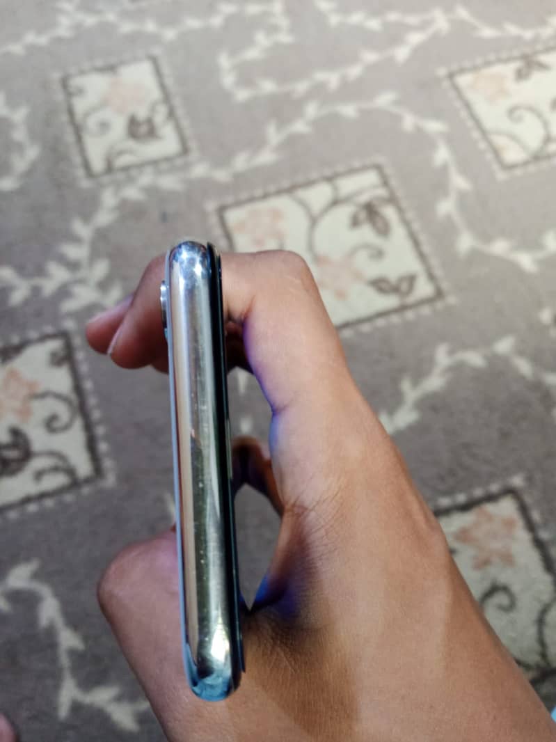 Apple iPhone X 3