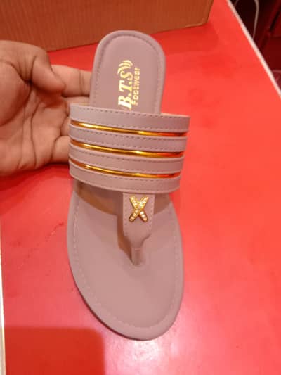 Ladies stylesh chappal