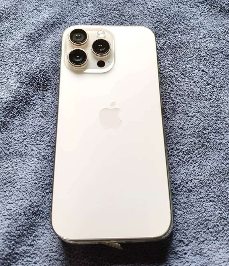 Apple iPhone 16 Pro Max 3