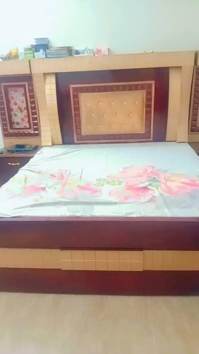 Wooden Bed set king size without mattress