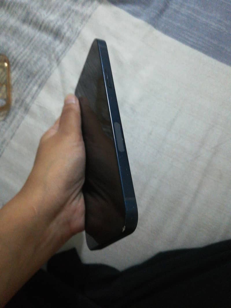 Apple iPhone 12 3