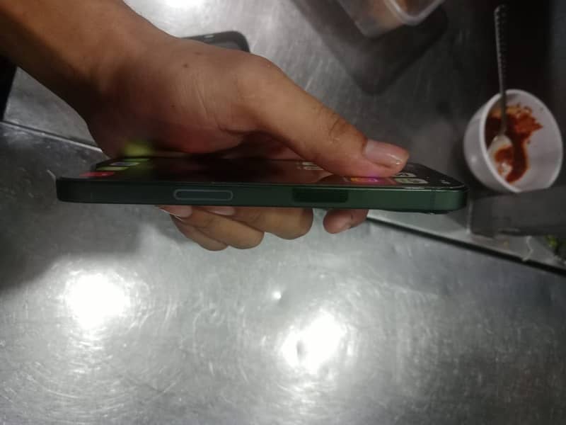 Apple iPhone 13jv 0