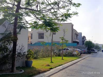 300 SQUARE YARD PLOT FOR SELL IN DHA PHASE 7 EXT SUNRISE STREET
