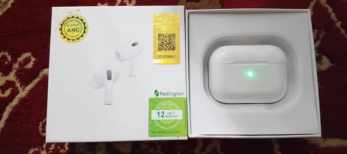 Iphone Earbuds pro 3 Available For Sale Brand New just Few days Used !
