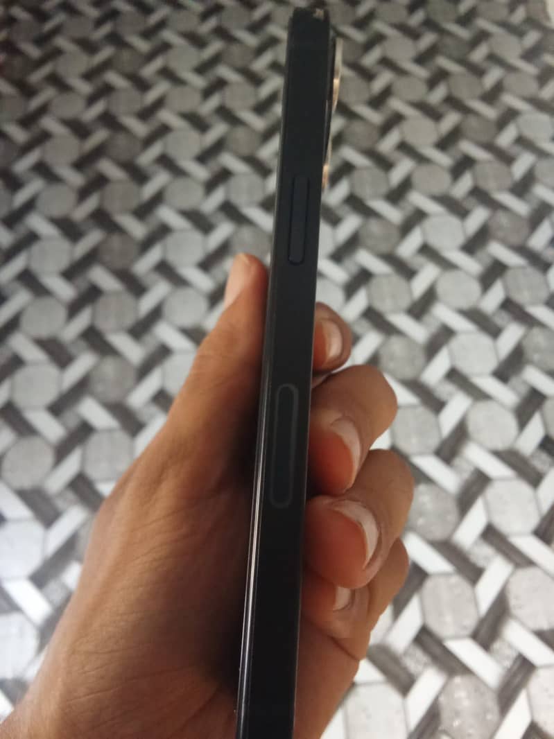 Apple iPhone 13 2