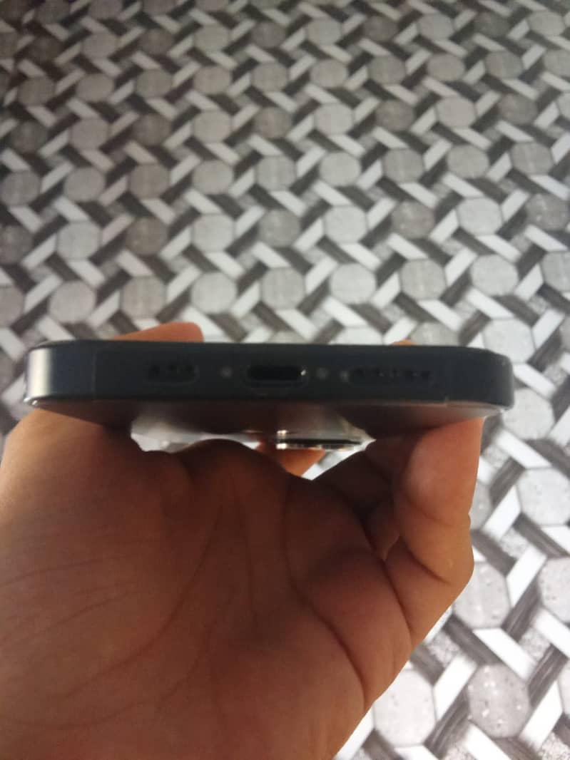 Apple iPhone 13 4