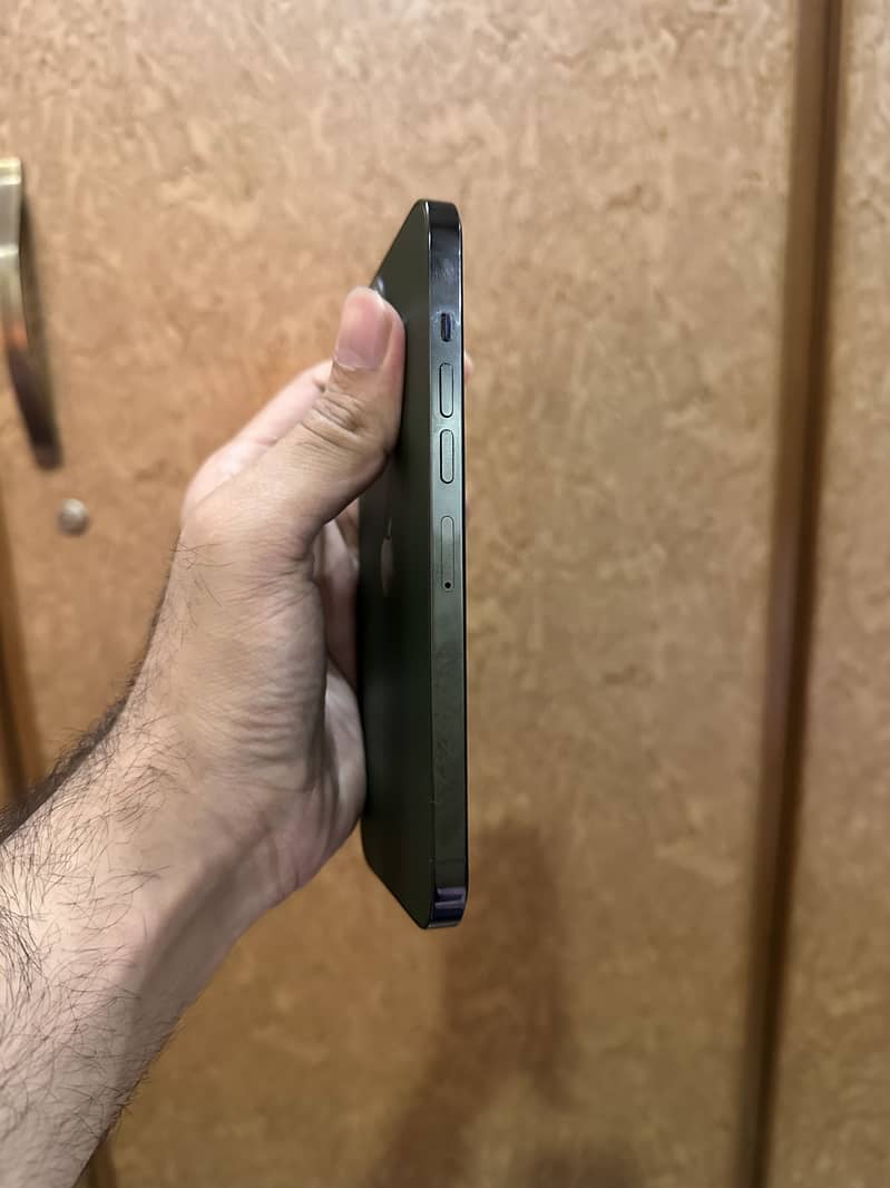 iPhone 13 Pro Max 4