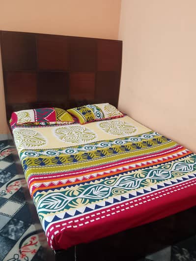 selling a wooden bed