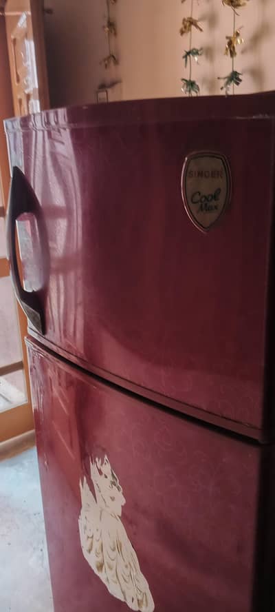 singer Fridge for sale medium size