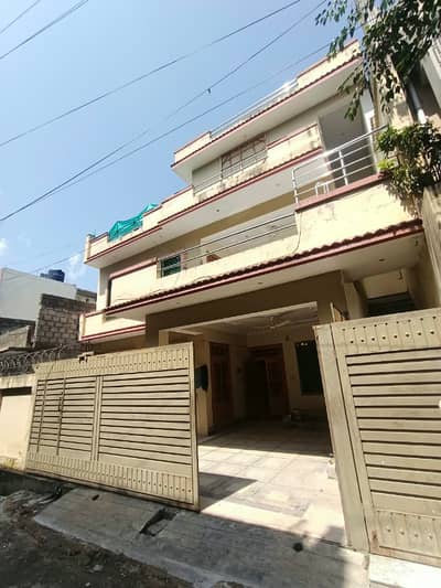 10 Marla Double-Story House for Sale Javed Shaheed Road