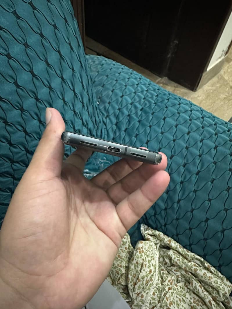 Google Pixel 7 4