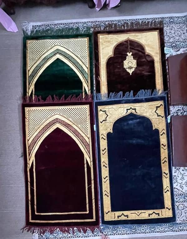 Traditional Prayer Mat - Velvet Janamaz / Jai Namaz (Free Shipping)
