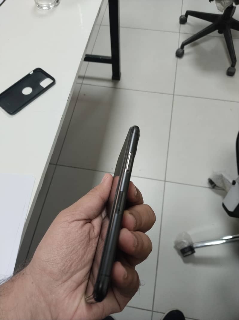 Apple iPhone 11 Pro 2