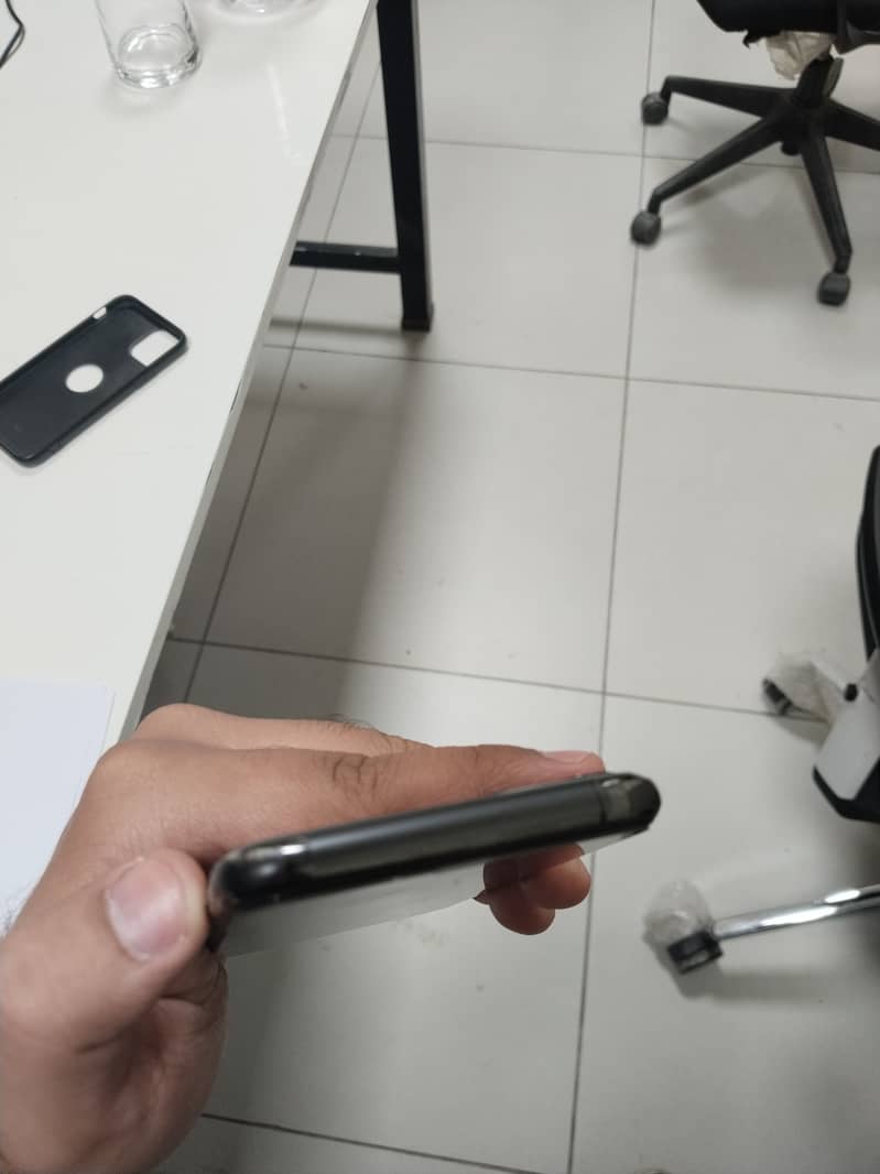 Apple iPhone 11 Pro 4
