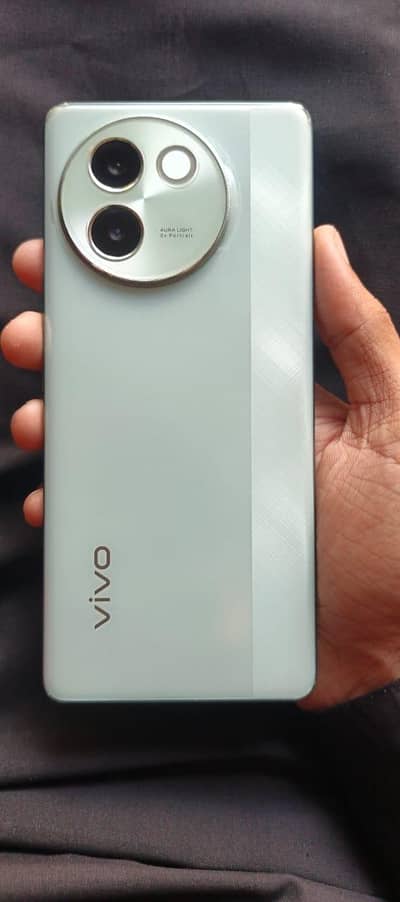 Vivo V30