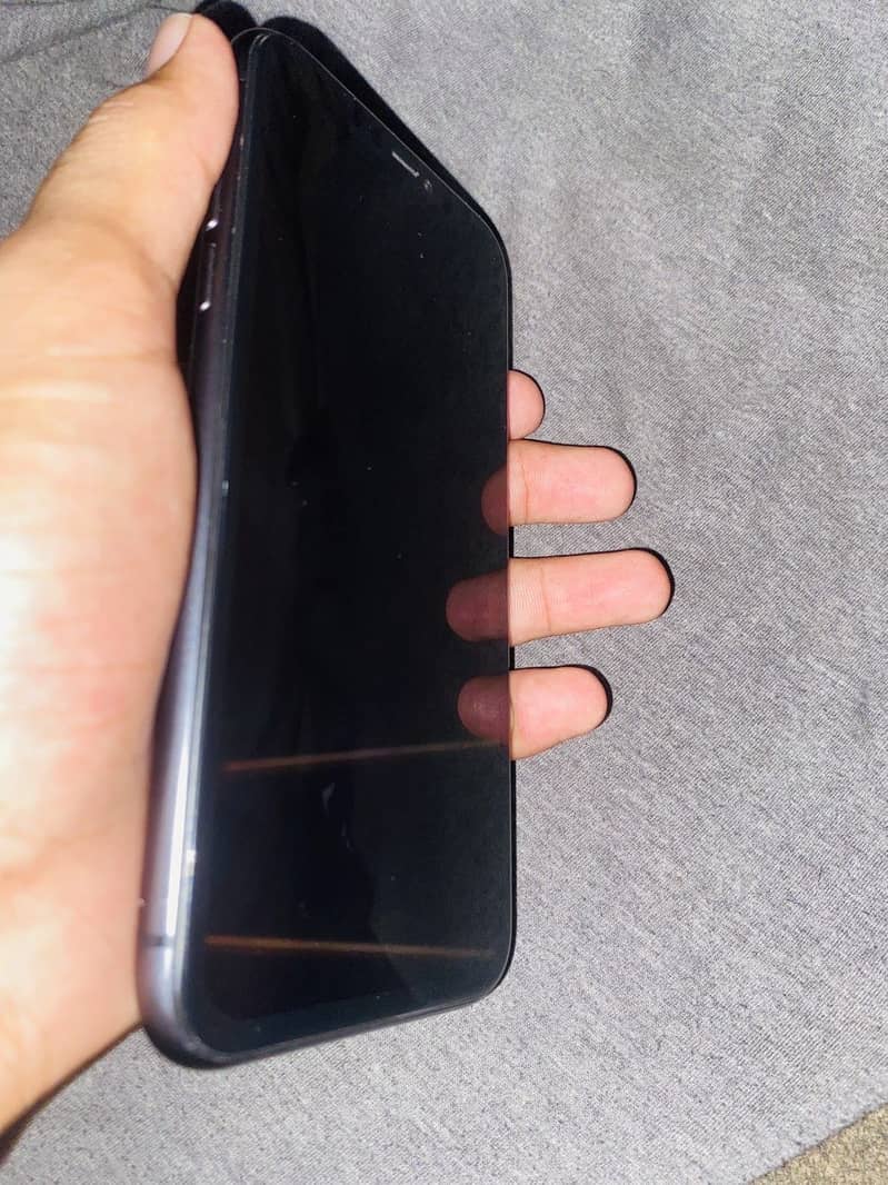 Apple iPhone 11 3