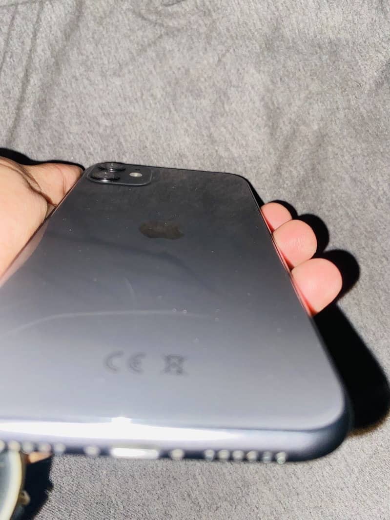 Apple iPhone 11 4