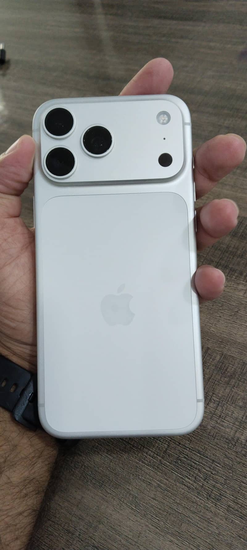 Apple iPhone 17 Pro Max 0