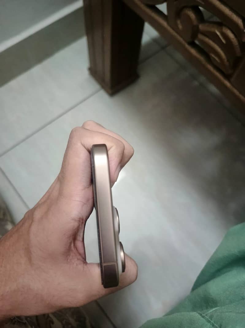 Apple iPhone 16 Pro Max 3