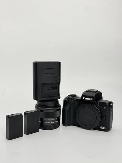 Canon M50 WITH kit lenz Slightly used