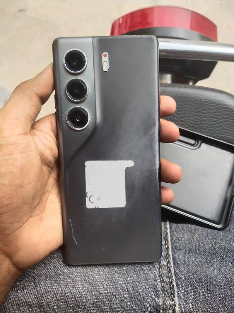 Tecno CAMON 40 Pro 1