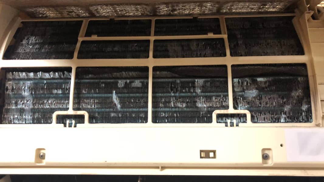 Split AC in working condition 3