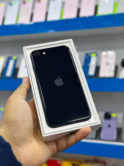 Apple iPhone SE 64GB With Box Water Pack