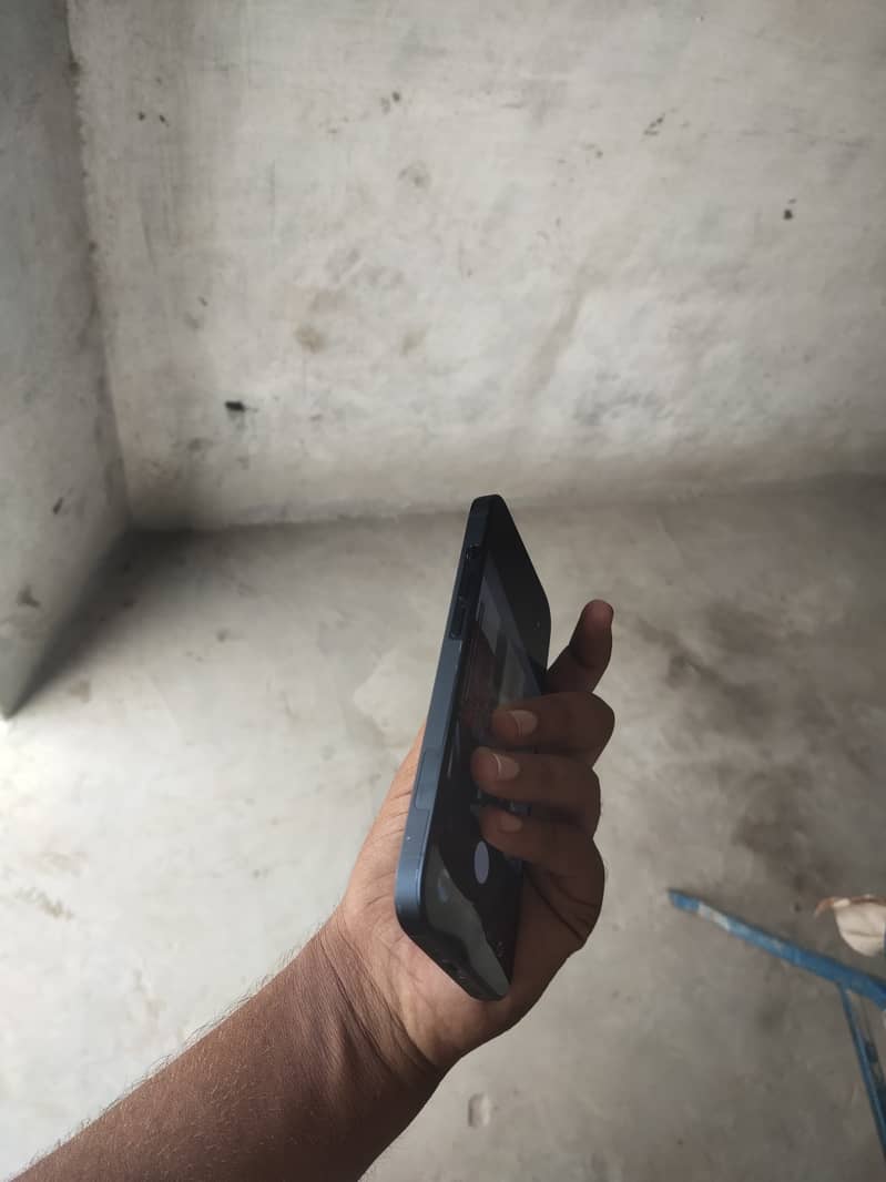 Apple iPhone 14 3