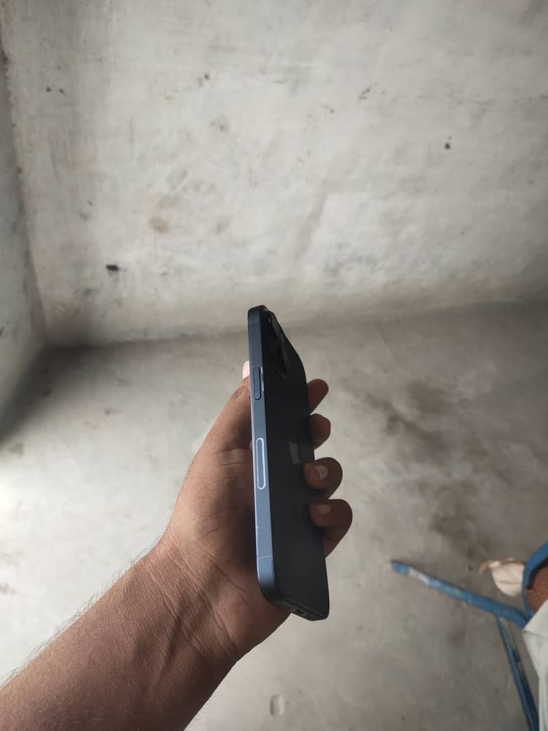 Apple iPhone 14 4