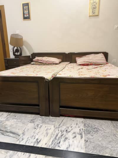 2 single beds
